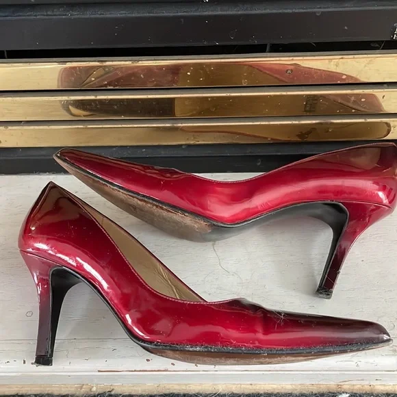 Stuart Weitzman heels, slight ombré red. Size 7B - Picture 2 of 5